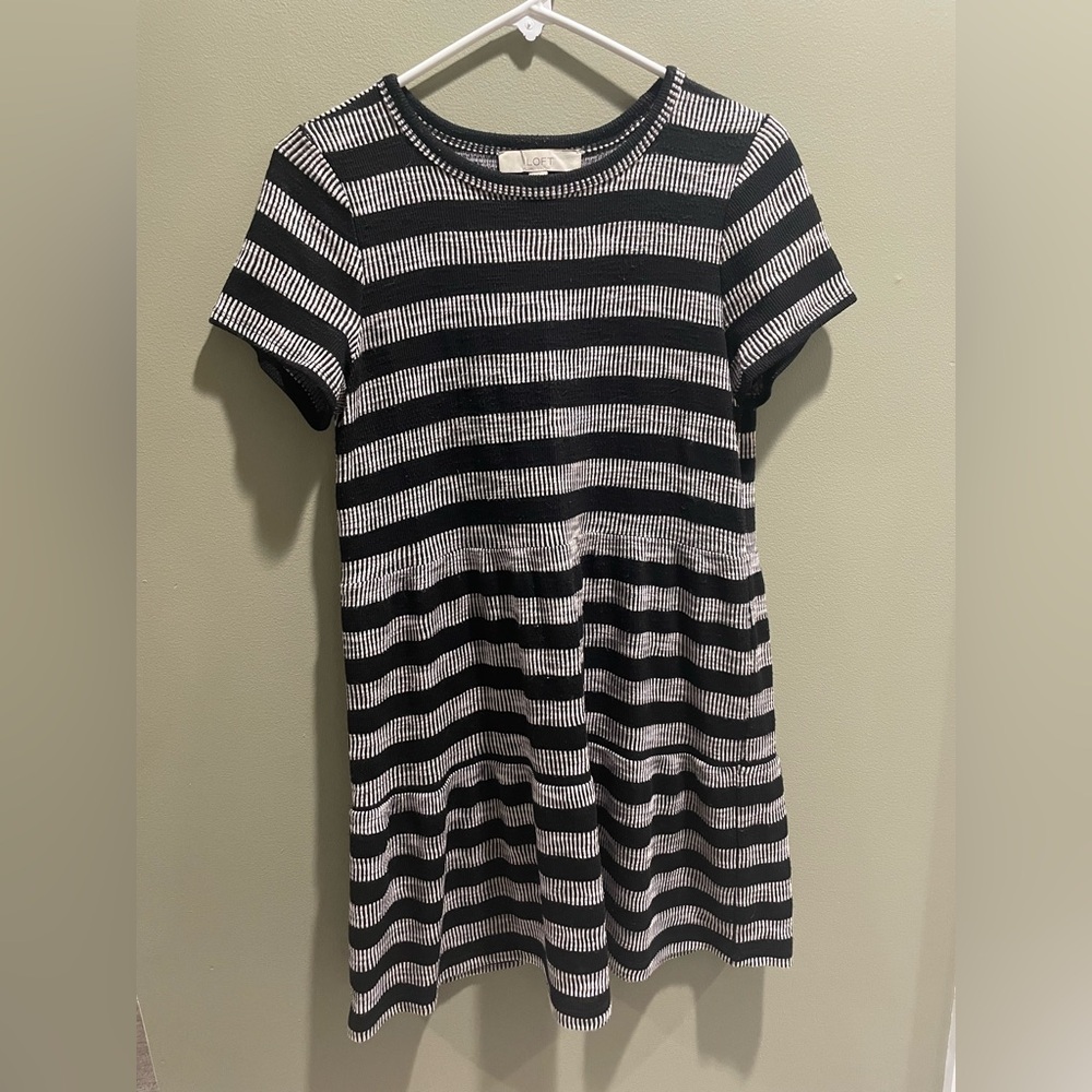 LOFT Black, Gray, and White Casual Dress
